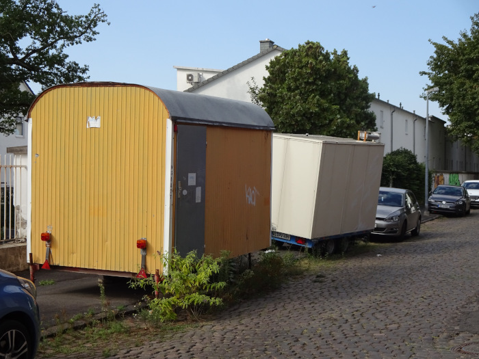 Dauerparker auf dem Fußweg Dauerparker auf dem Fußweg