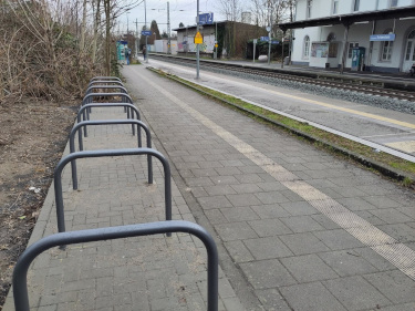 Neue Fahrradständer am nördlichen Bahnsteig Neue Fahrradständer am nördlichen Bahnsteig