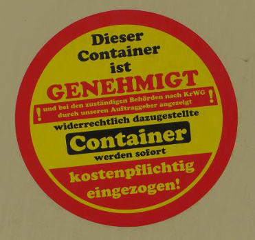 Aufkleber auf einem illegalen Container Aufkleber auf einem illegalen Container