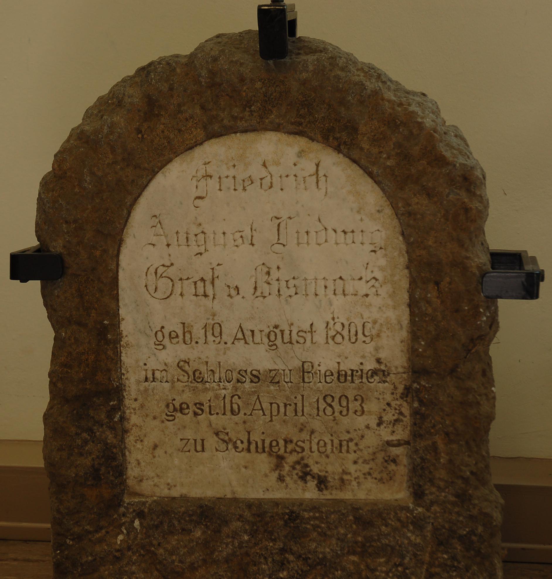 Grabstein Graf von Bismark Grabstein Graf von Bismark