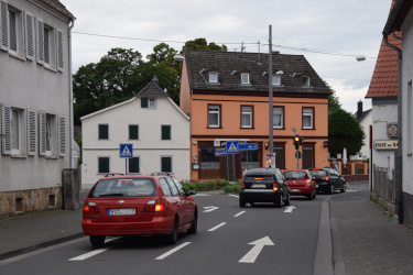 Neue Markierungen in der Karl-Lehr-Straße Neue Markierungen in der Karl-Lehr-Straße