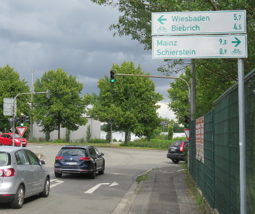 Neue Beschilderung in der Stielstraße Neue Beschilderung in der Stielstraße